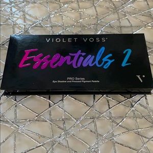 Essentials Pro series2 Eye Shadow Pallette